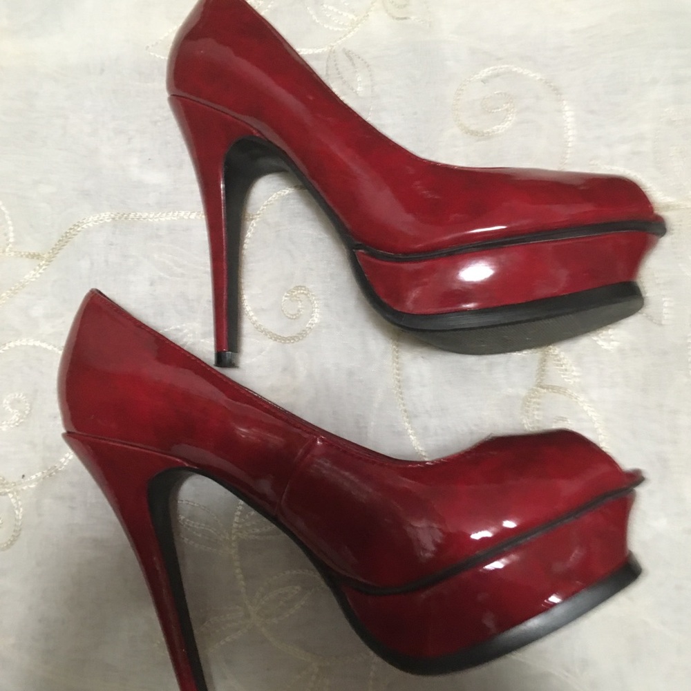 Shoes - Picture 3 of 4